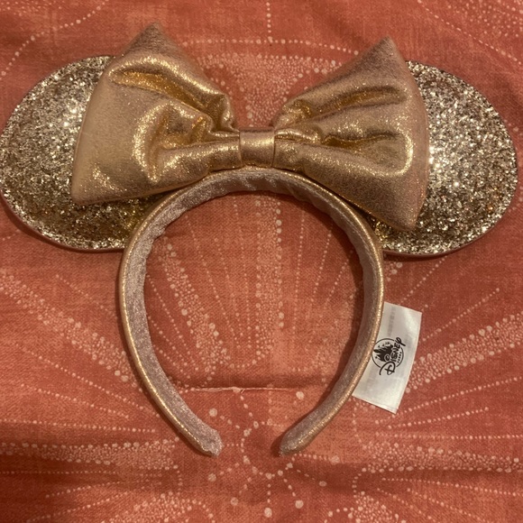 Rose Gold Minnie Mouse Ears - Picture 1 of 4